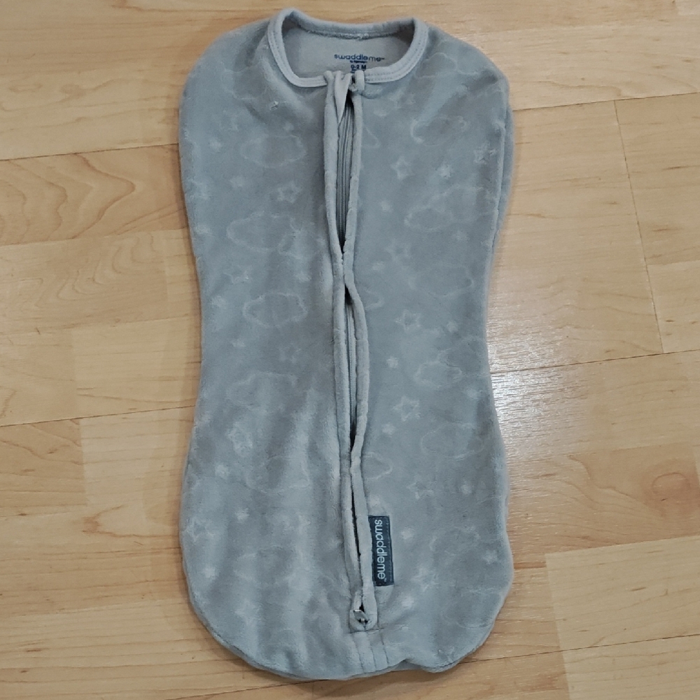 SwaddleMe Super Soft Gray Swaddle with Starry Design